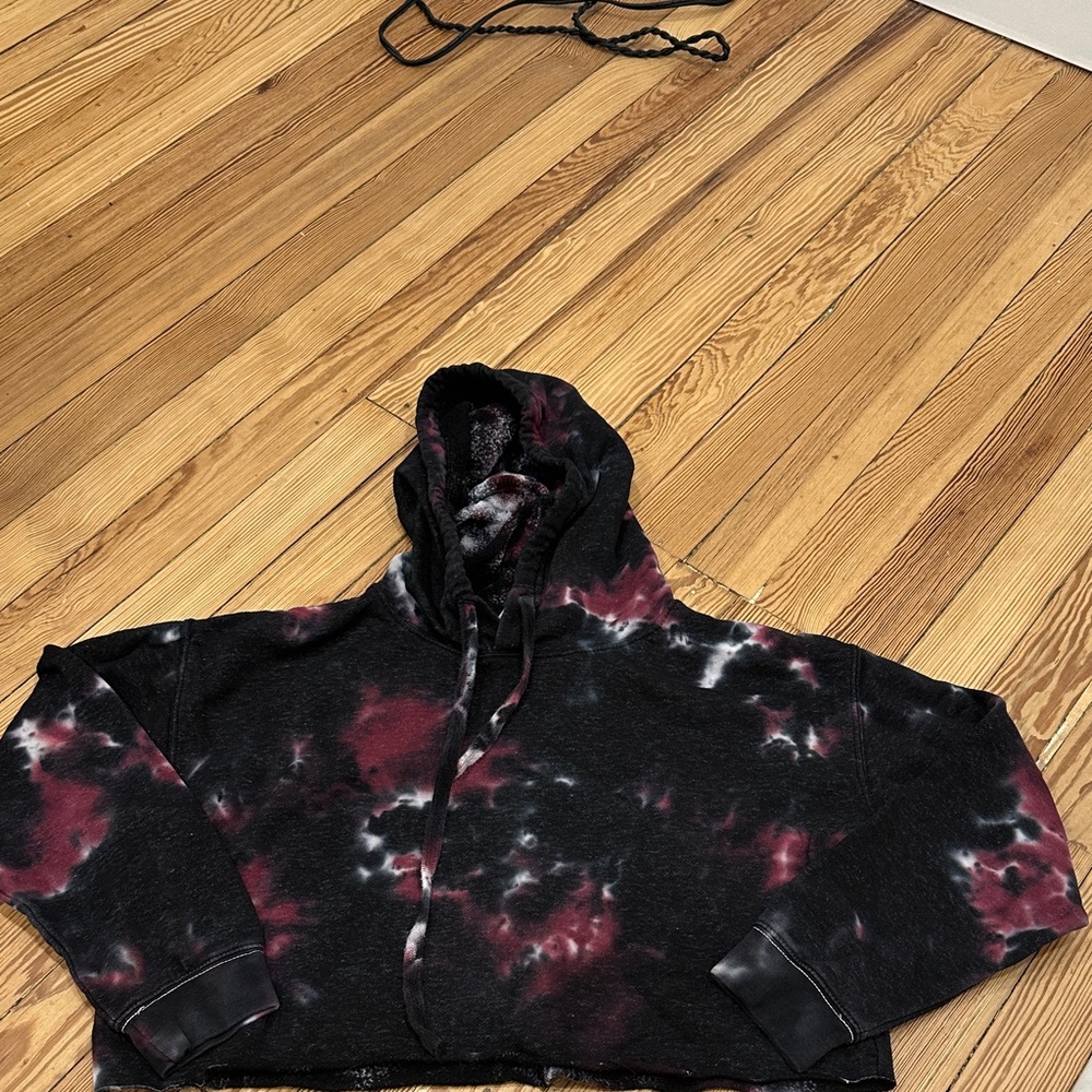 LANE SEVEN Tie-Dye Hoodie with Black and Red Accents Cropped